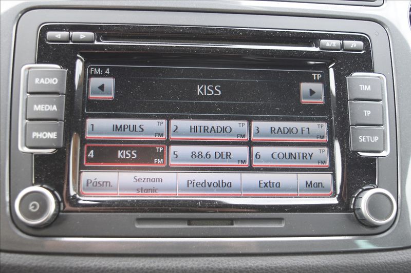 Volkswagen Tiguan 2,0 TDi 81KW R-LINE - fotka 38 z 51