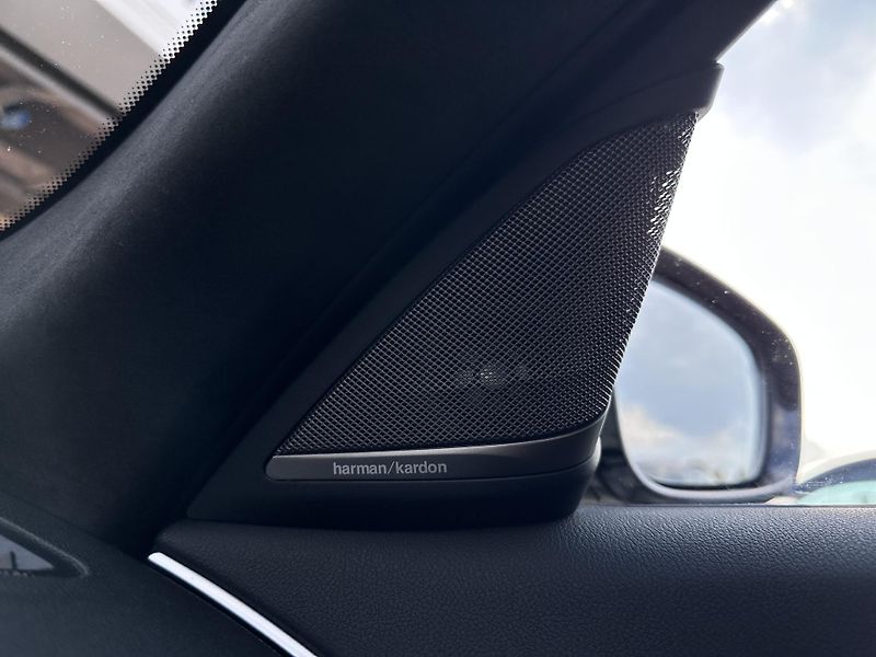 BMW Řada 5 M550i xDrive - fotka 21 z 26