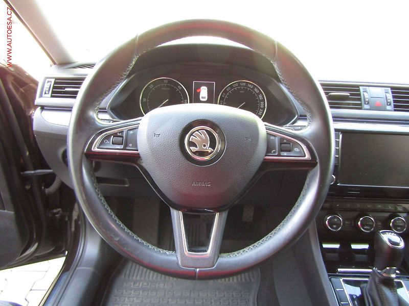 Škoda Superb (2016) 2.0 TDi, Style, DSG, TZ - fotka 17 z 19