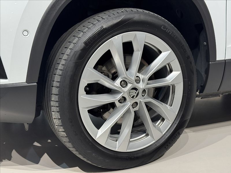 Škoda Karoq 2,0 TDi  DSG 4x4 Style Virtual - fotka 6 z 44