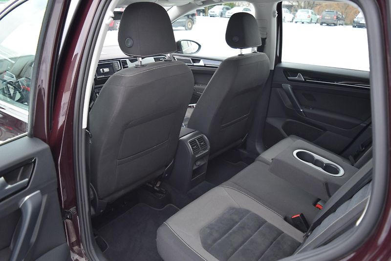 Volkswagen Golf Sportsvan (2018) 1.4TSI 92kw HIGHLINE BMT NAVI - fotka 17 z 50