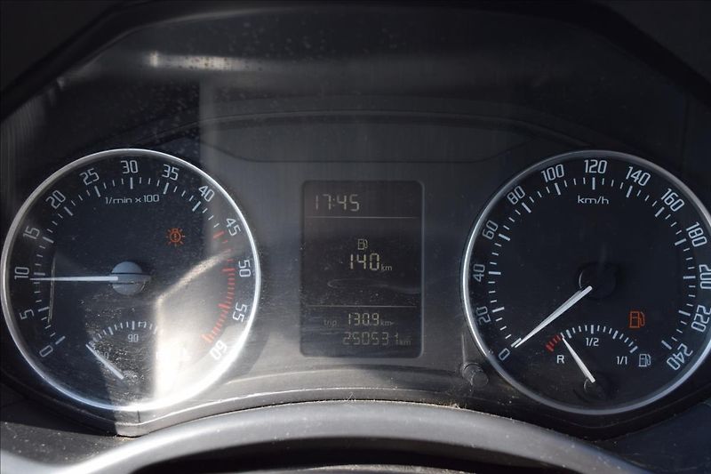 Škoda Octavia 1,9 TDI 77KW 2X KOLA PO SERVIS - fotka 38 z 49