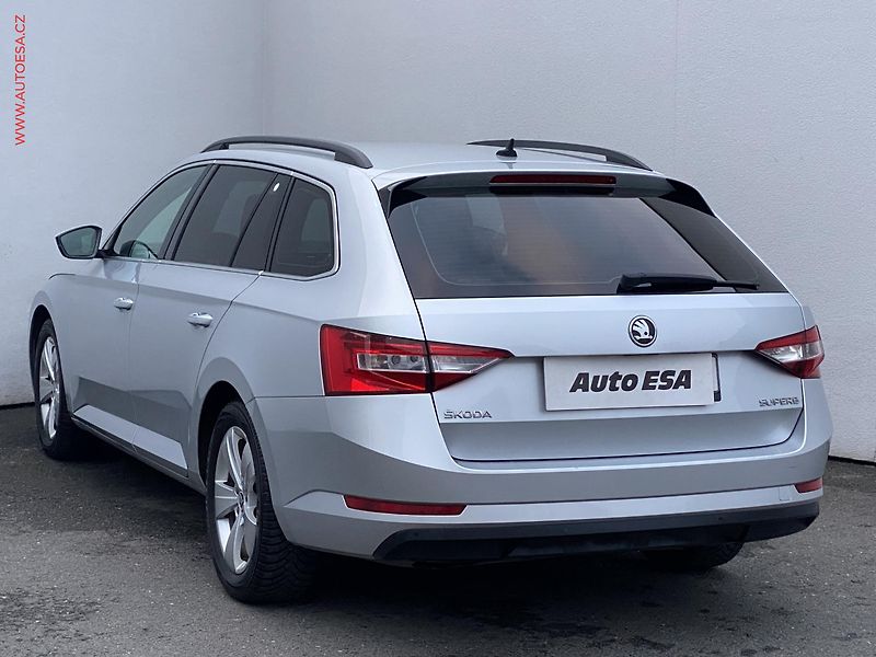 Škoda Superb (2016) 2.0 TDi, ČR, SportLine, DSG - fotka 6 z 17