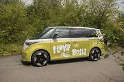 Celková délka je 4712mm, takže vlastně jen trochu větší osobní auto.