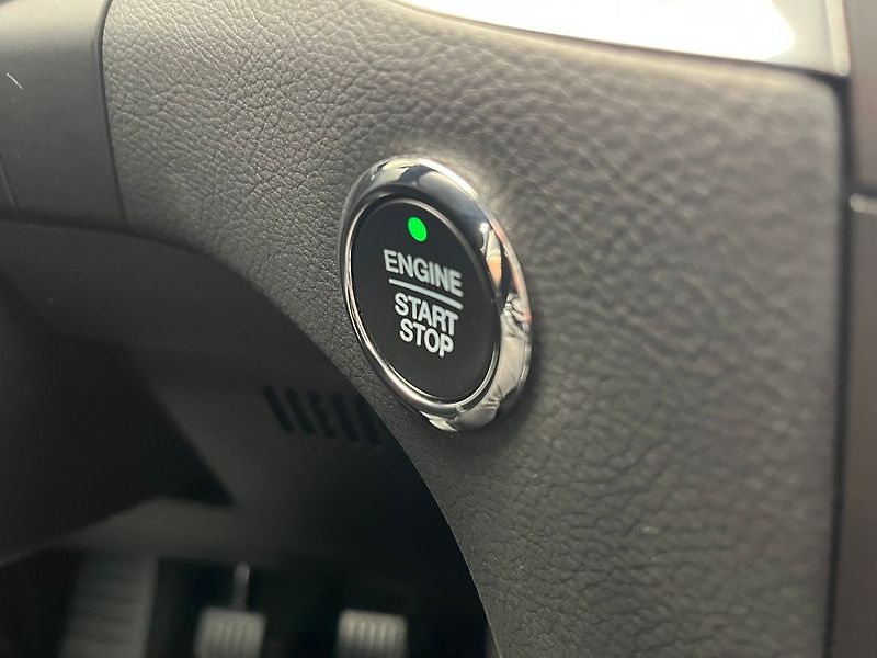 Ford S-MAX 2.0 EB Titanium LED manuál - fotka 17 z 58