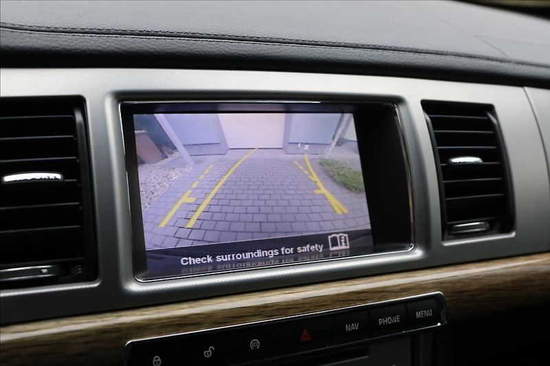 Jaguar XF 3,0 ČR, Automat, Navigace - fotka 33 z 46