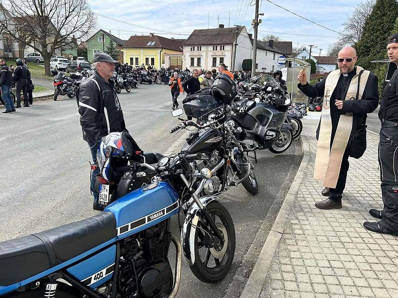 Žehnání motorek v Puclicích.