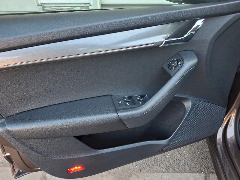 Škoda Octavia (2019) Style Plus DSG 2,0TSi 140kW - fotka 31 z 34