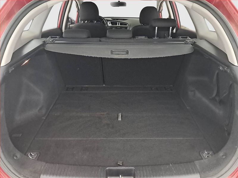 Kia Ceed (2013) 1.6 CRDi, nová STK - fotka 13 z 16