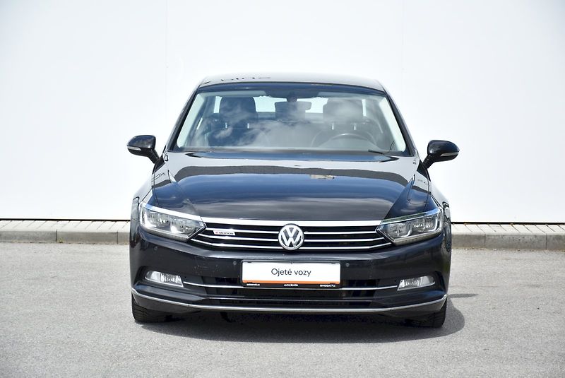 Volkswagen Passat (2017) HIGHLINE 2.0 BiTDI 176kW DSG 4 - fotka 7 z 31