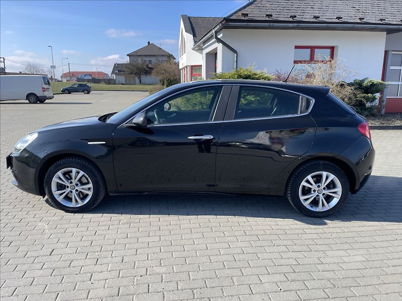 Alfa Romeo Giulietta 1,4 i 16V T 110KW XENON odp.DP - fotka 2 z 37