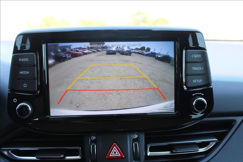 Hyundai i30 1,5 i  SMART, VÝHŘEVY, ČR - fotka 23 z 34