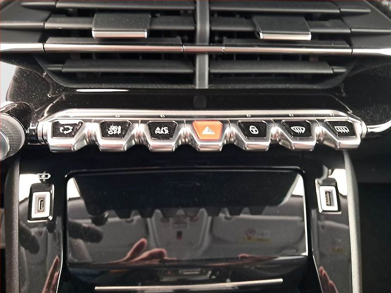 Peugeot 2008 (2022) Allure 50 kWh, SoH 90% - fotka 20 z 23