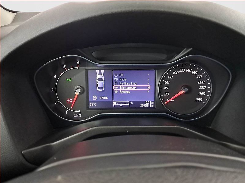 Ford Mondeo (2011) 2.2 TDCi, Xenony, Tempomat - fotka 11 z 18