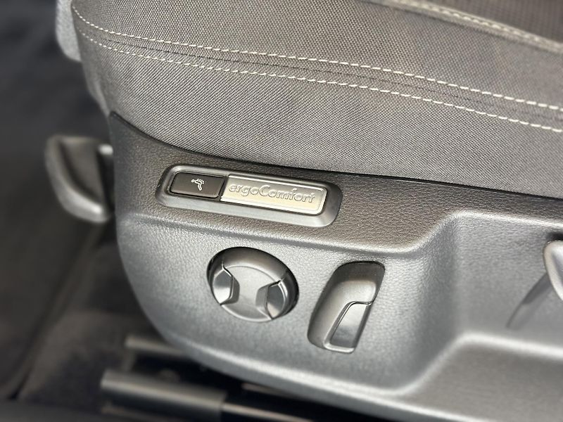 Volkswagen Passat 2,0TDI DSG 140kW*Masáž*Kam*Taž - fotka 31 z 37
