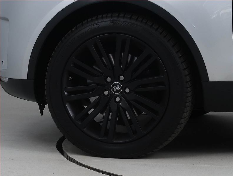 Land Rover Discovery (2018) 3.0 Td6 - fotka 15 z 26