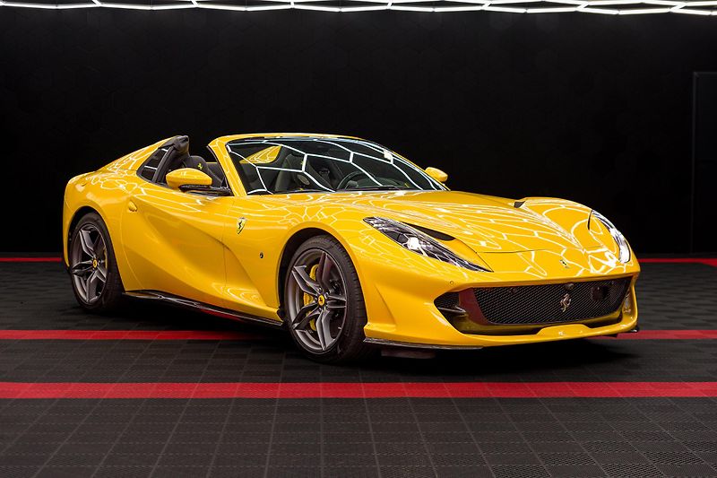 Ferrari 812 (2024) GTS-žlutá metalíza !! - fotka 2 z 18