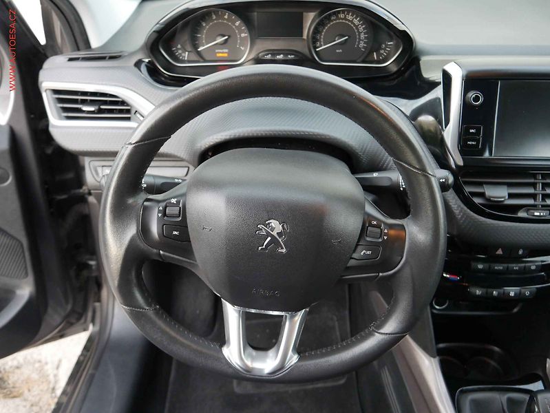 Peugeot 2008 (2016) 1.2 PT, 1.maj,ČR, servis - fotka 16 z 20