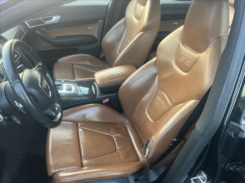 Audi S6 5,2 fsi V10 exclusive - fotka 13 z 26