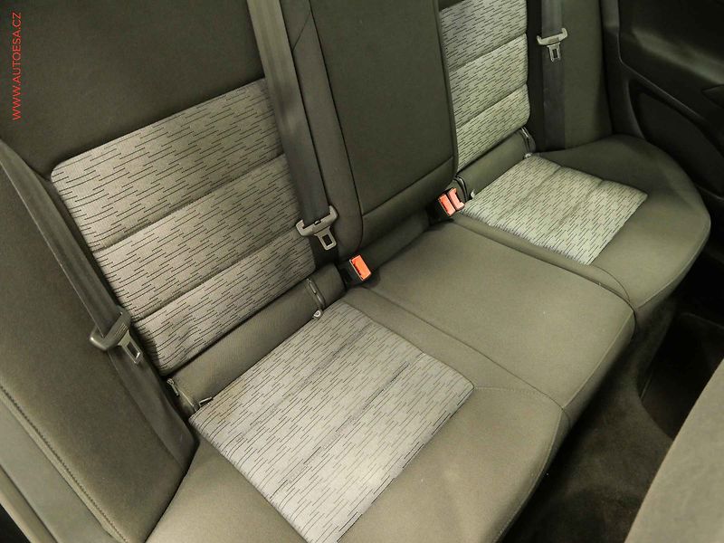 Škoda Octavia (2010) 1.6 TDi, 1.maj, Výhř.sed. - fotka 12 z 17