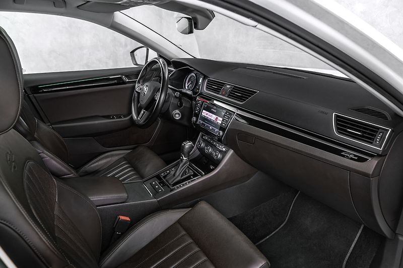 Škoda Superb Combi 2,0TSI L&K 4x4 DSG - fotka 12 z 26