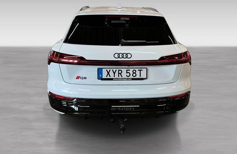 Audi Q8 e-tron 55 Q 360k Pano Vzduch 4 zóny   - fotka 6 z 12