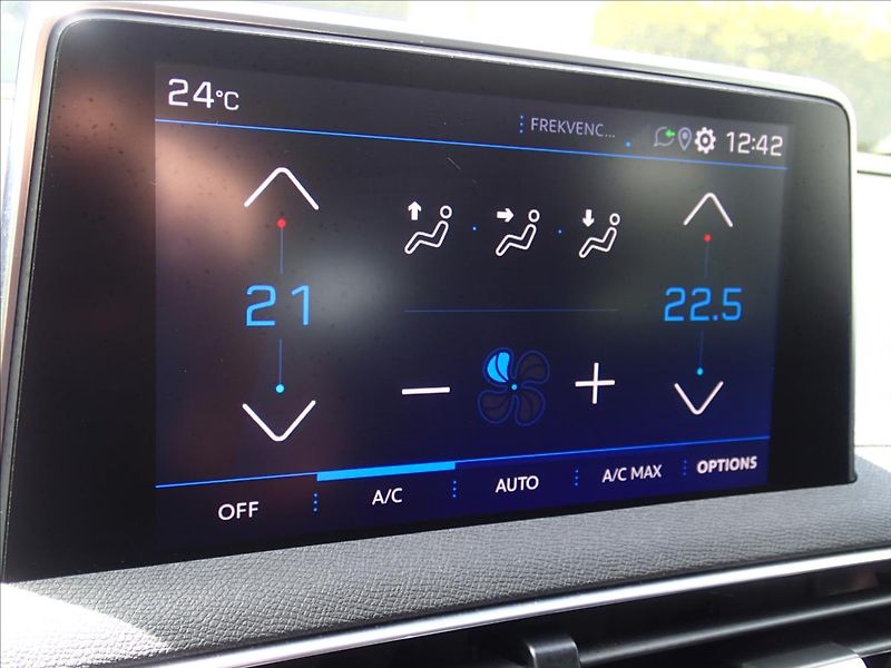 Peugeot 3008 1,2 CZ, 1.Majitel, serv. kn - fotka 27 z 48