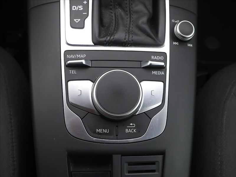 Audi A3 1,6 TDI 81kW Automat CZ - fotka 20 z 28