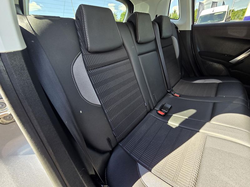 Peugeot 2008 (2018) 1.2 PT 110 ALLURE MAN5 - fotka 11 z 28