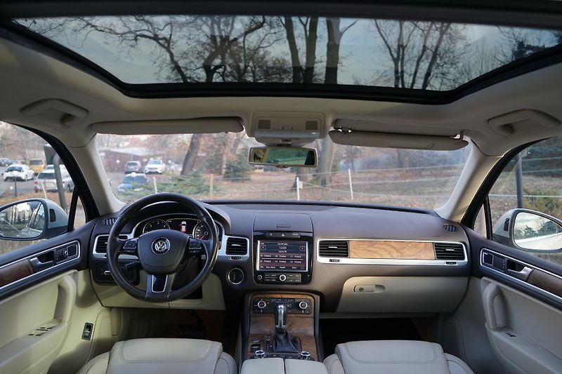 Volkswagen Touareg 180kW Pano 360 Matrix AdTempom - fotka 17 z 39