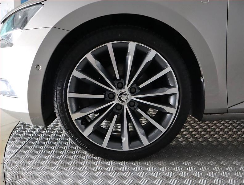 Škoda Superb (2016) Laurin&Klement 2.0 TDI 4x4 - fotka 15 z 24