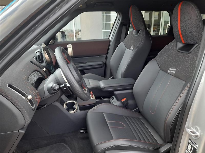 Mini Countryman 0,0 JCW ALL4 - fotka 13 z 31