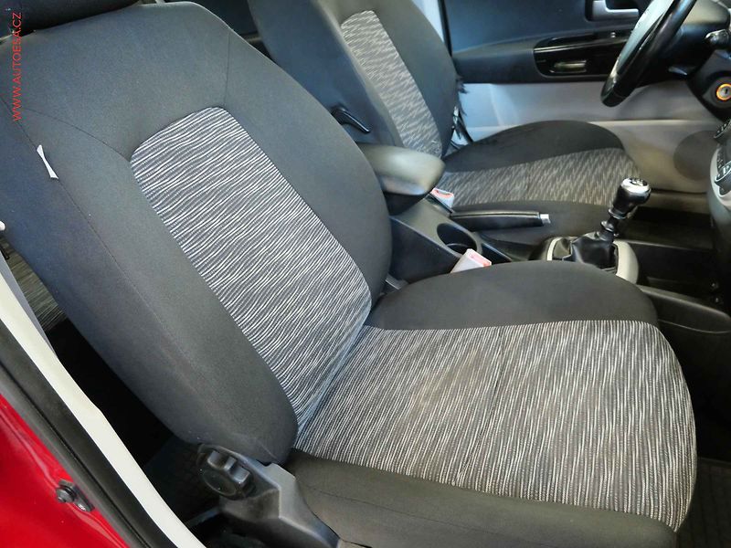 Toyota Auris (2010) 1.6VVTI, ČR, autoAC - fotka 11 z 19