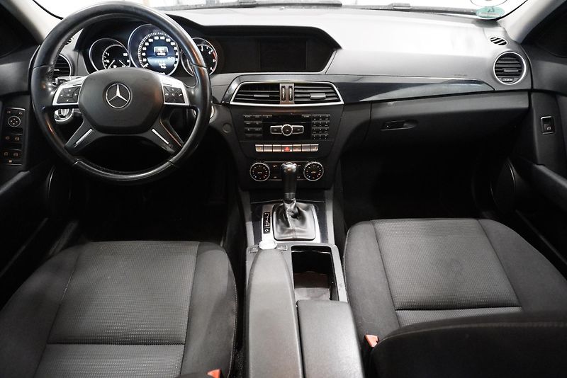 Mercedes-Benz Třídy C 180 2.2 CDi AUTOMAT - fotka 17 z 30