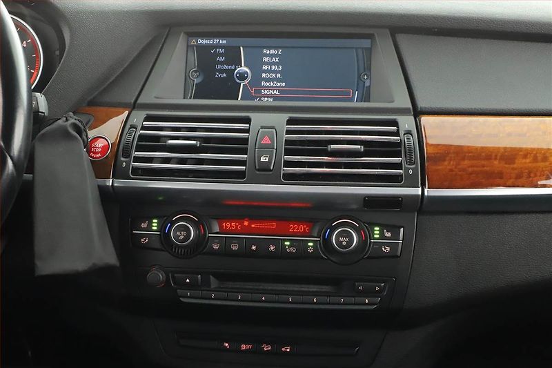 BMW X5 (2011) M Paket xDrive40d, 4X4 - fotka 9 z 20