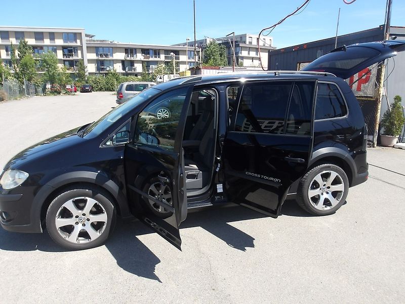 Volkswagen Touran 2,0TDi 125kW CROSSTOURAN Extré - fotka 28 z 37
