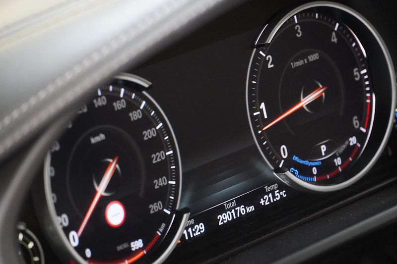 BMW X6 Xdrive30d,ČR,HUD,360,dověry - fotka 15 z 37