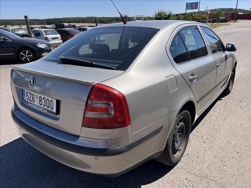 Škoda Octavia 1,6 FSi KLIMA TAŽNÉ  STK 6/28 - fotka 6 z 27