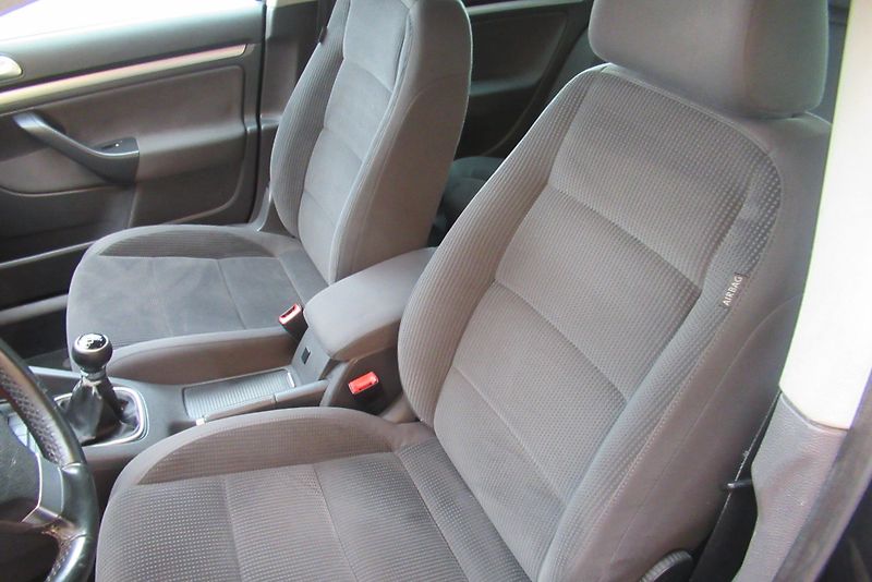 Volkswagen Golf 1.9 TDI AUT. KLIMA - fotka 15 z 20