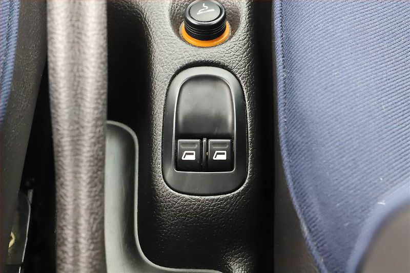 Peugeot 206 (2001) 1.4 i, po STK, jezdí výborně - fotka 12 z 12