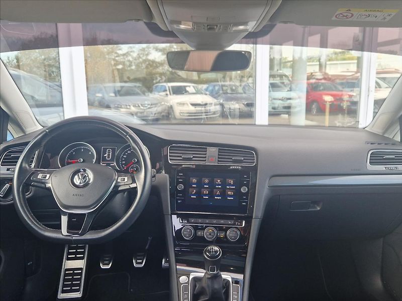 Volkswagen Golf 1,6 TDI LED KOMP.SERV.HISTORIE - fotka 21 z 50