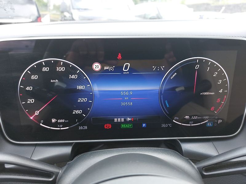 Mercedes-Benz GLC 300de AMG 4Matic - fotka 17 z 26
