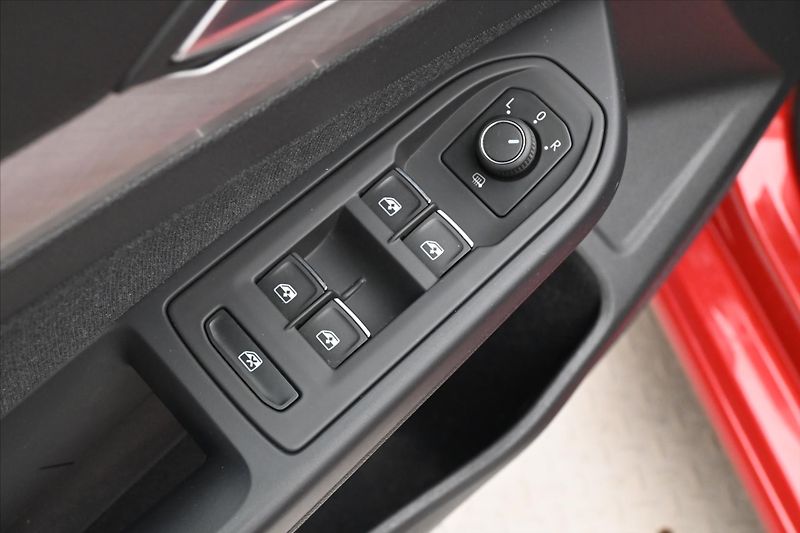 Volkswagen Golf 2,0 TDI 110kW DSG Life Záruka - fotka 24 z 29