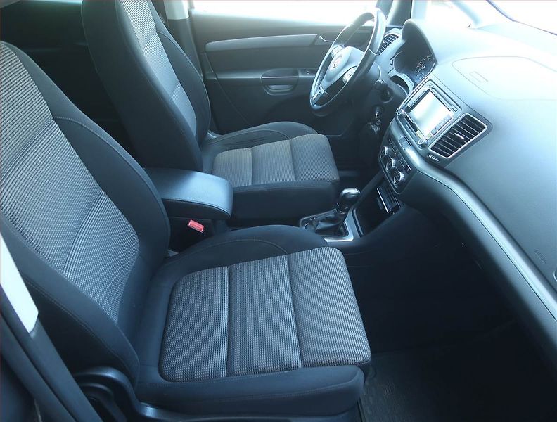 Volkswagen Sharan (2014) 2.0 TDI, Automat, Serv.kniha - fotka 9 z 15