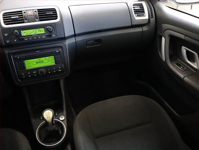 Škoda Fabia (2009) 1.2 12V, po STK, rezervace - fotka 8 z 17