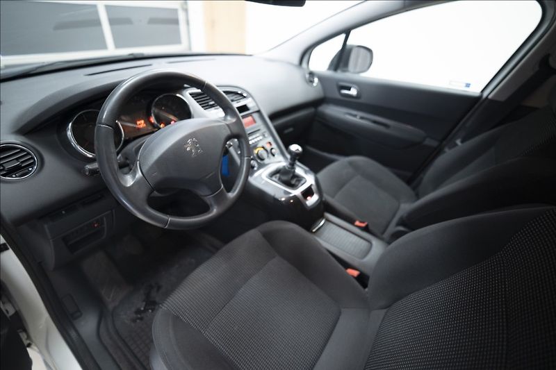 Peugeot 5008 1,6 BlueHDI 7 MÍST NOVÉ V ČR - fotka 16 z 28