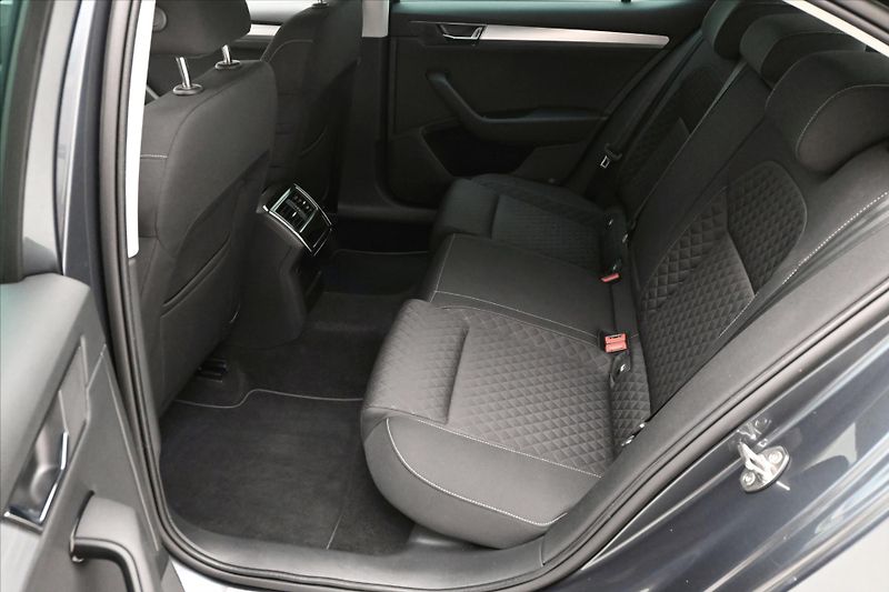 Škoda Superb 1,5 TSI 110 kW Ambition Záruka - fotka 14 z 30