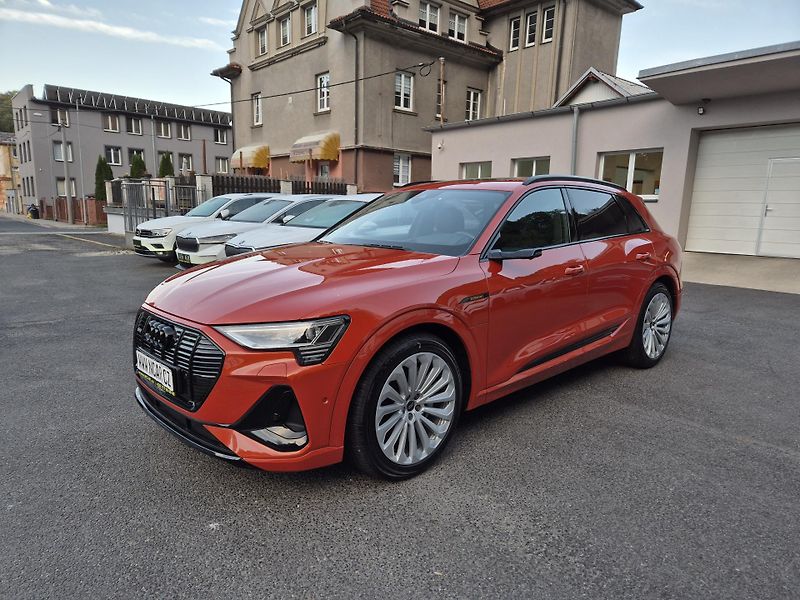 Audi e-tron 55 QUATTRO 300kw SOH 95 % - fotka 2 z 49