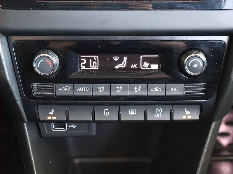 Škoda Rapid (2018) 1.0 TSI, Tempomat - fotka 16 z 21