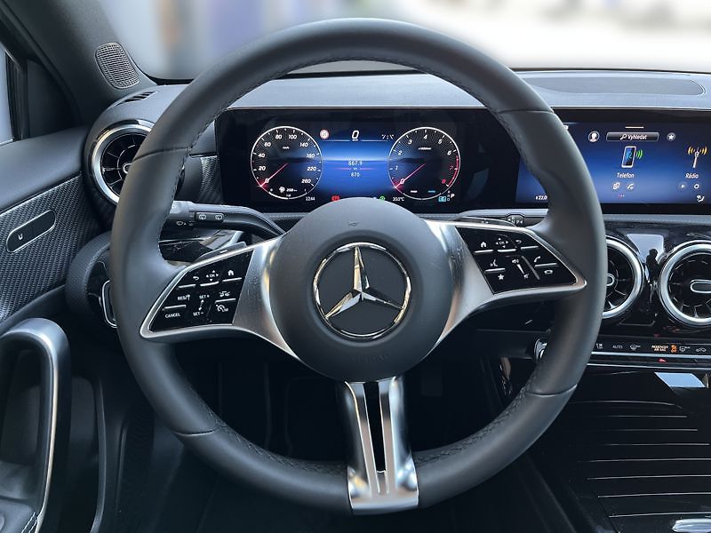 Mercedes-Benz Třídy A A-Třída 180 Progressive Editio - fotka 11 z 20